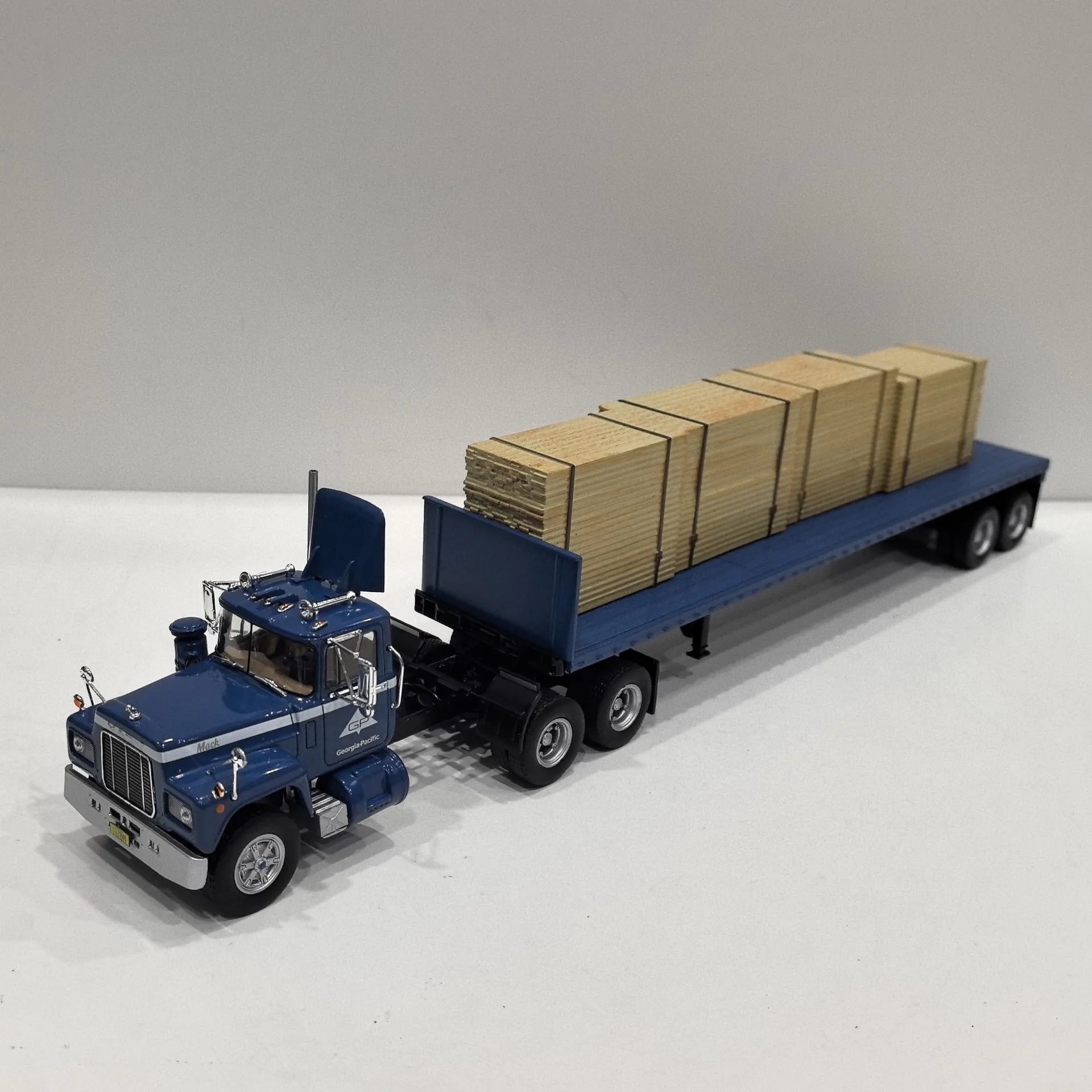 다이캐스트 IXO 1/43 스케일 맥 R 마크 트랙터 트럭 모델 헤드 합금 트레일러 목재 플라스틱 자동차 모델 수집용 장난감 선물 기념품