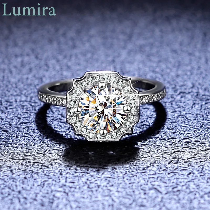 

Lumira Luxury-inspired Design D-Color Moissanite Ring for Women Platinum PT950 1 Carat Wedding Band Charm Fine Jewelry Gift