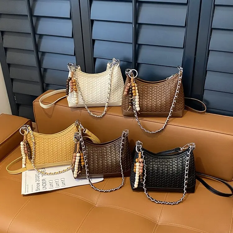 

2025 Summer 2250 New One-size-fits-all Shoulder Bag Niche Design Simple and Versatile PU Small Square Bag Zipper