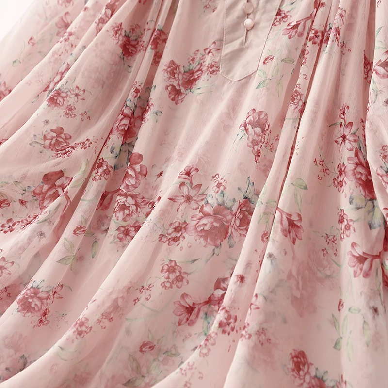 เสื้อเชิ้ตลายดอกไม้สีชมพูบางเบาสำหรับฤดูใบไม้ผลิและฤดูร้อน เสื้อผู้หญิงติดกระดุมผ่าหน้า คอวี แขนทรงกระบอก สไตล์ลำลองหลวมๆ แบบโบฮีเมียน