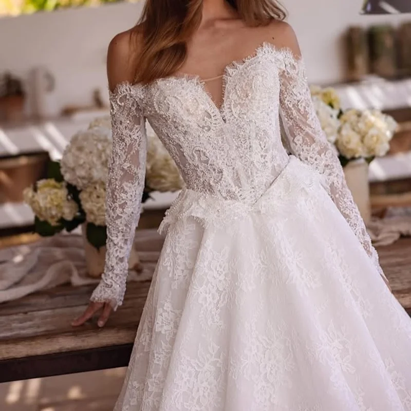 Abiti da sposa con applicazioni bianco avorio lucido con spalle scoperte Gonna a trapezio con decalcomania maniche lunghe Abiti realizzati su misura