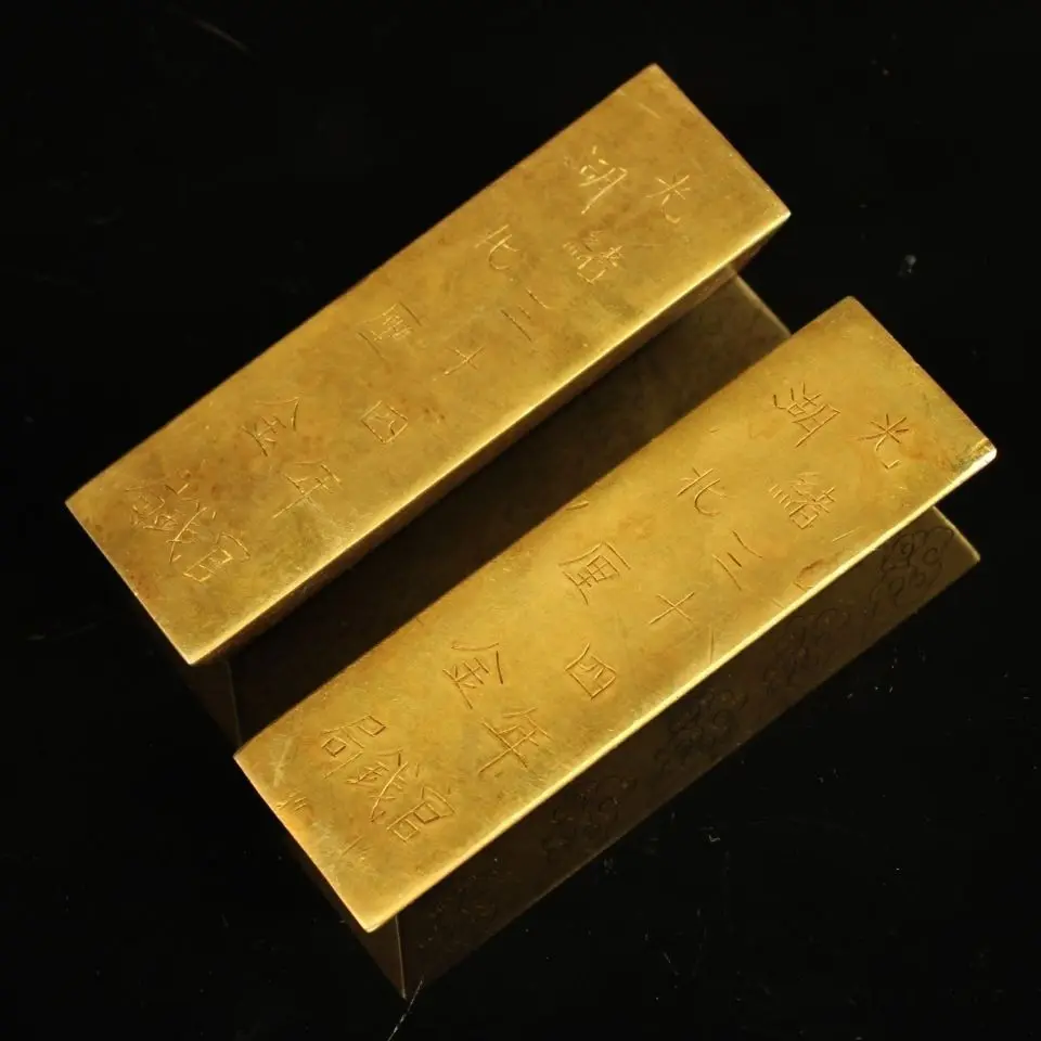 A pair of old gold bars collected in the countryside at the end of the Qing Dynasty are well preserved and have fine workmanship