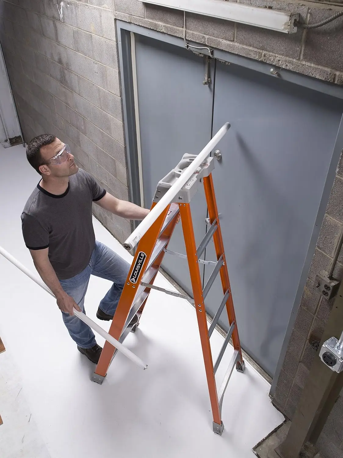 Louisville Ladder 10-Foot Fiberglass Step Ladder, 300-Pound Load Capacity, Type IA, FS1510