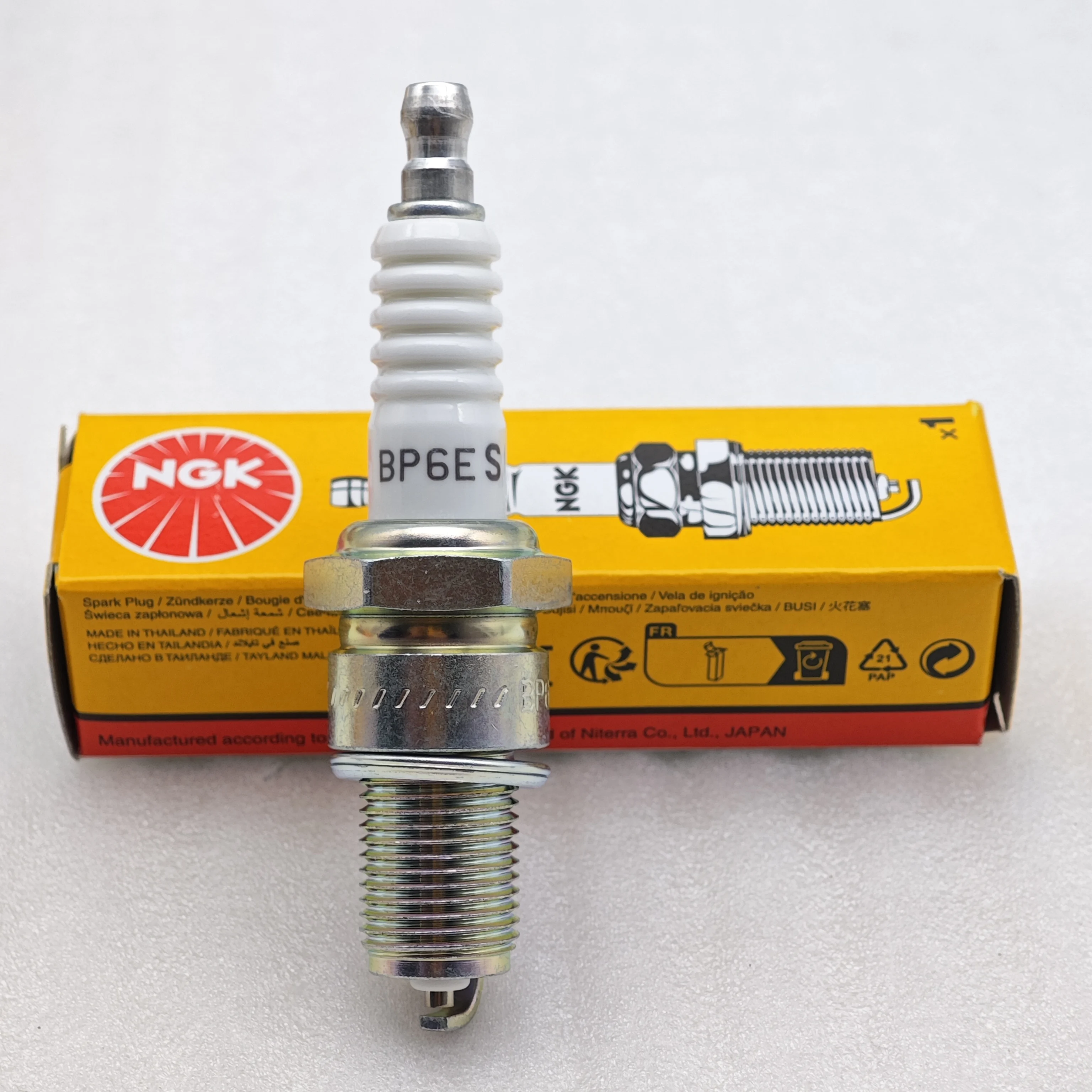 1pcs BP6ES 7811 NGK Spark Plug