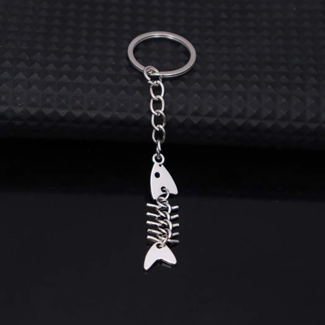 New trendy zinc alloy fishbone pendant keychain - simple and versatile accessory for keys. Keychain does not fade. Festival gift