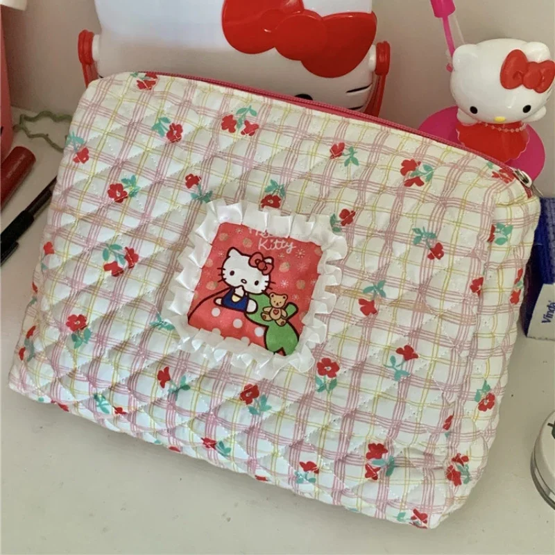 Kawaii Hello Kitty borsa cosmetica borsa da viaggio portatile Anime Girl prodotti per la cura della pelle di grande capacità stoccaggio borsa per il