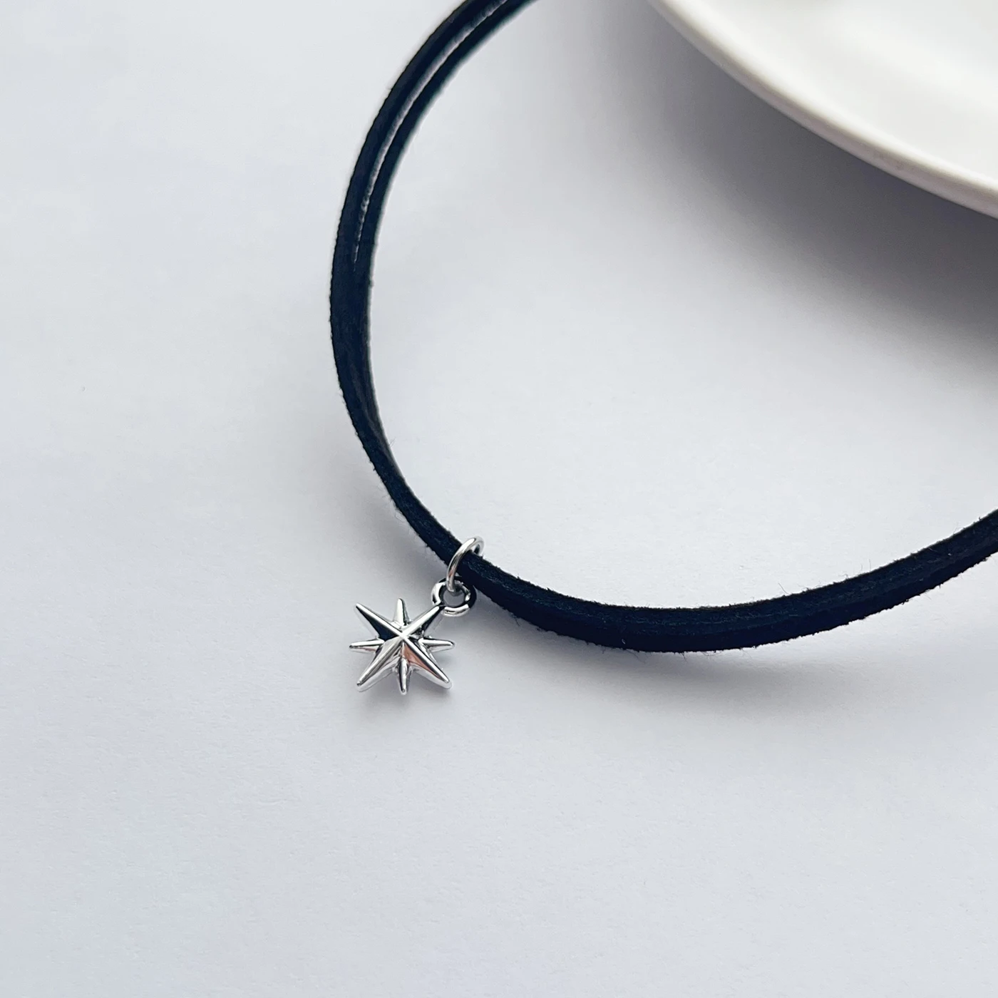 1 Piece of Fashionable, Simple, Versatile Black Velvet Double-Layer Eight-Pointed Star Pendant Choker Necklace Women's Accessory Decoration
