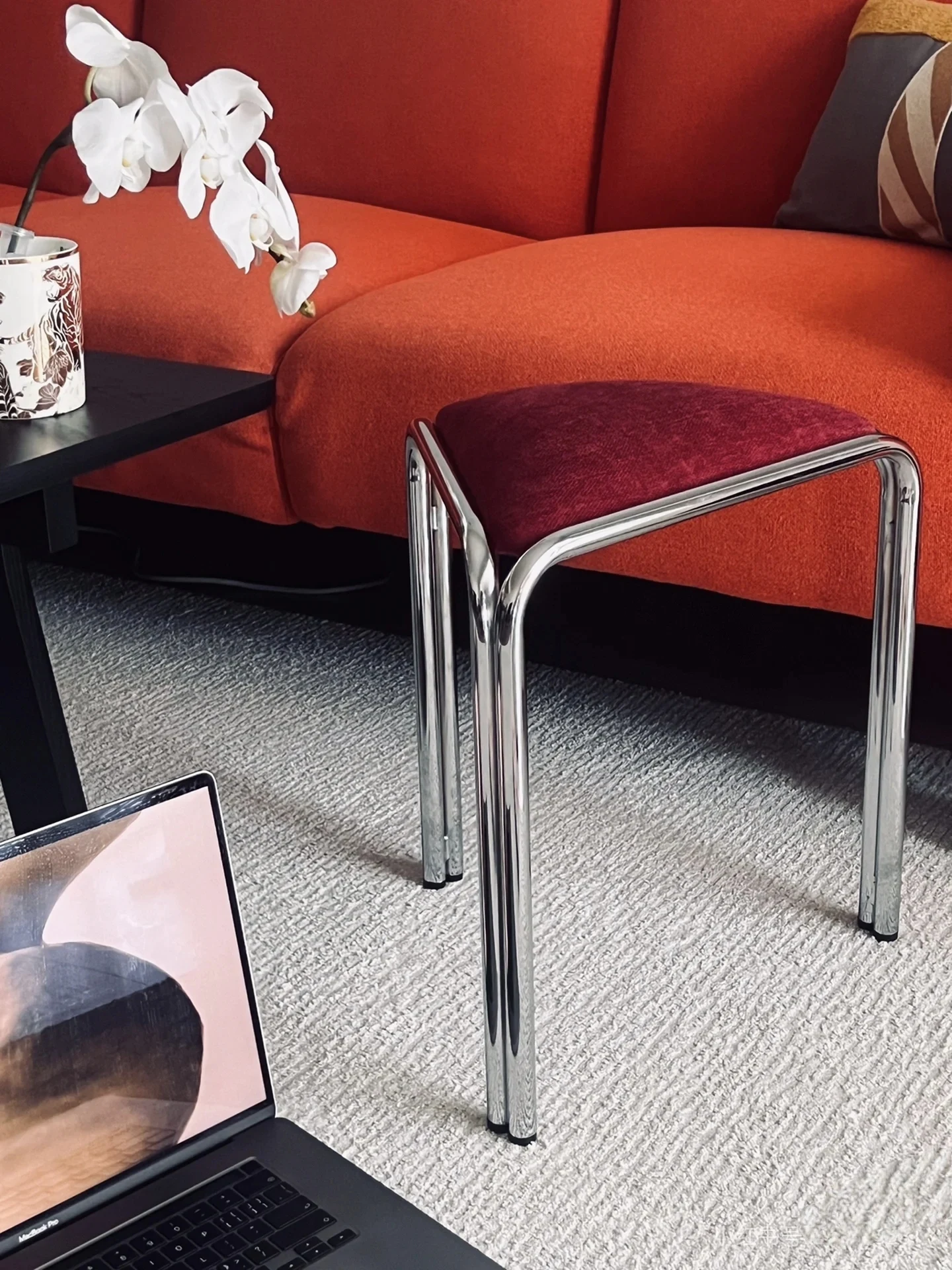 Nordic Mid-Century Triangle Ottoman, Stackable Stool with Metal Frame & Fabric Seat, Dressing Bench for Bedroom Living Room