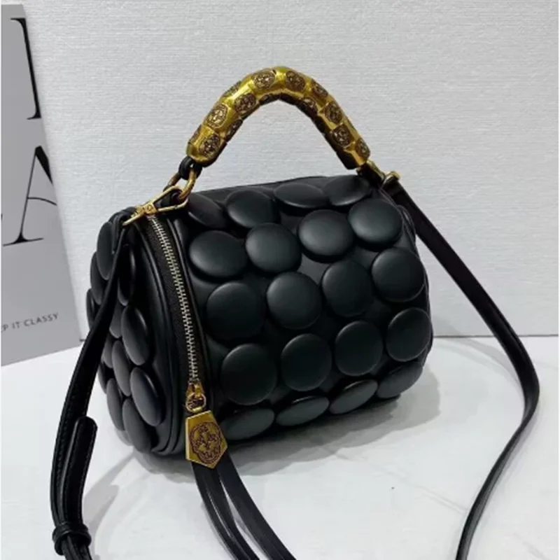 

Бостонская наволочка с трехмерным декором в горошек, новая круглая сумка 2025 года, женская сумка через плечо на одно плечо и хан.