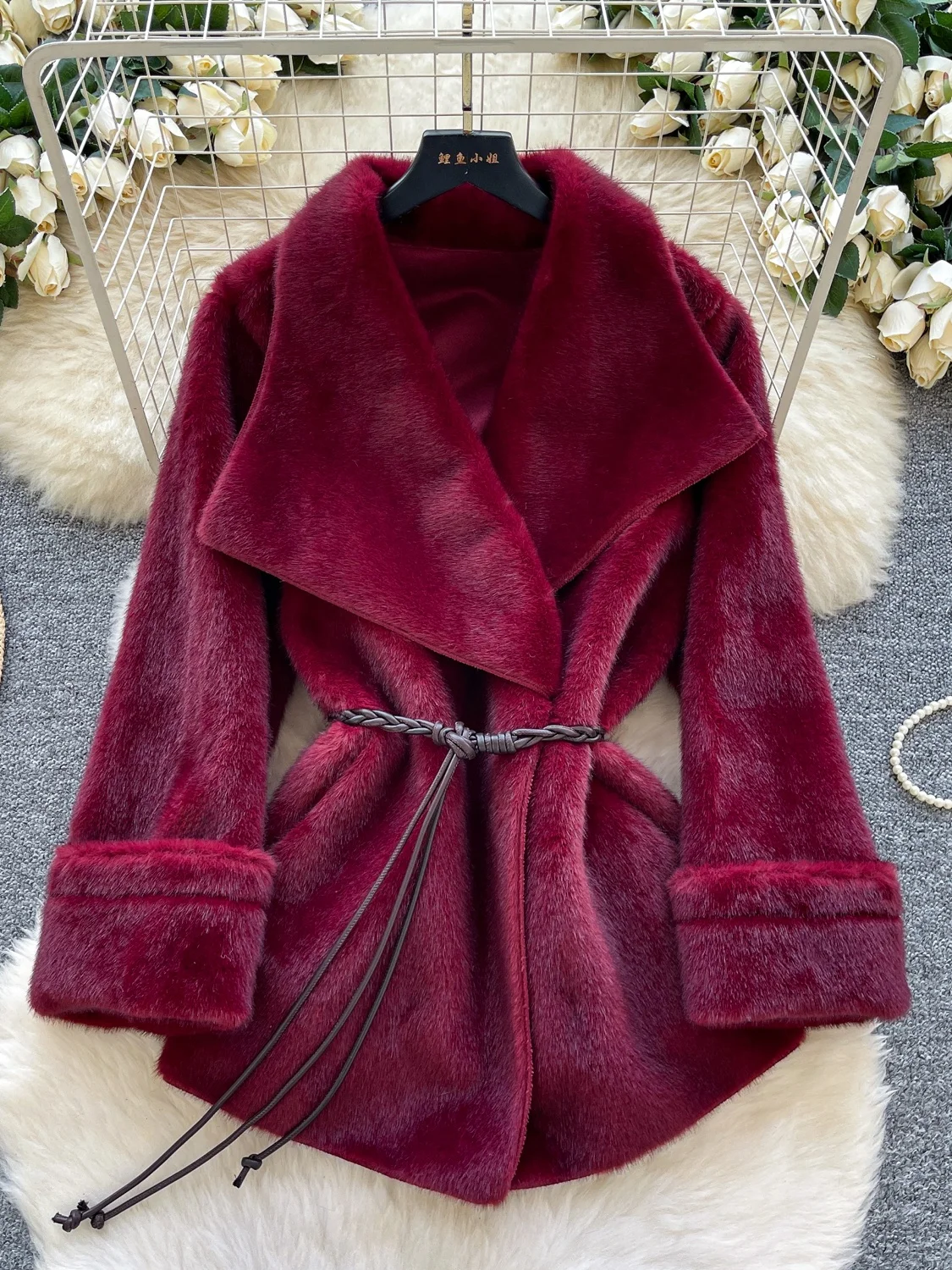 

Ele Faionable Women's V-Ne Wrap Coat Winter High-End Feeling Waist-Cinching Furry Jaet Long Sve Button Closure