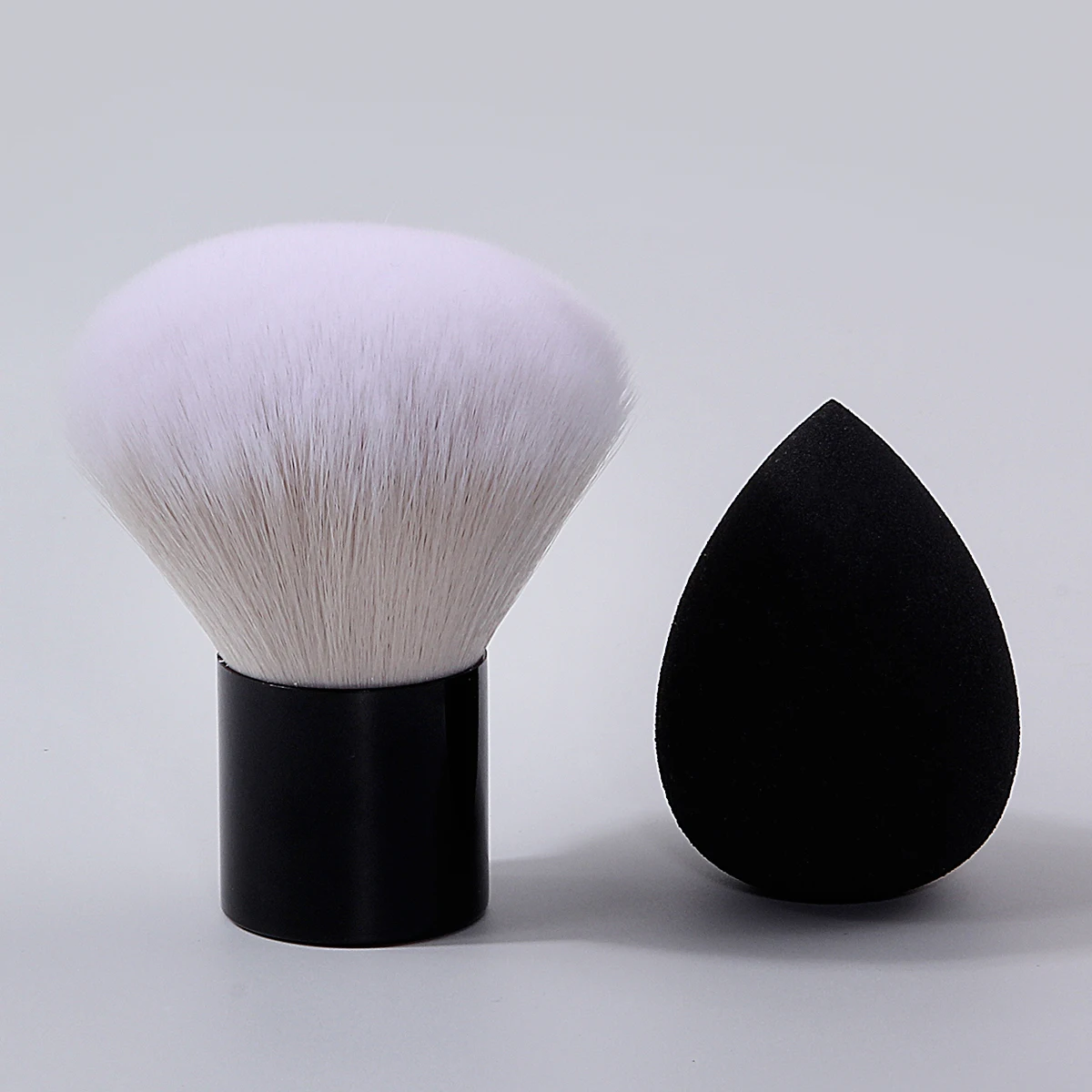 قطعتان من فرشاة فطر كابوكي ذات الرأس الدائري الكبيرة وفرشاة تنظيف طلاء الأظافر الإسفنجية الكبيرة وأدوات فرشاة إزالة الغبار