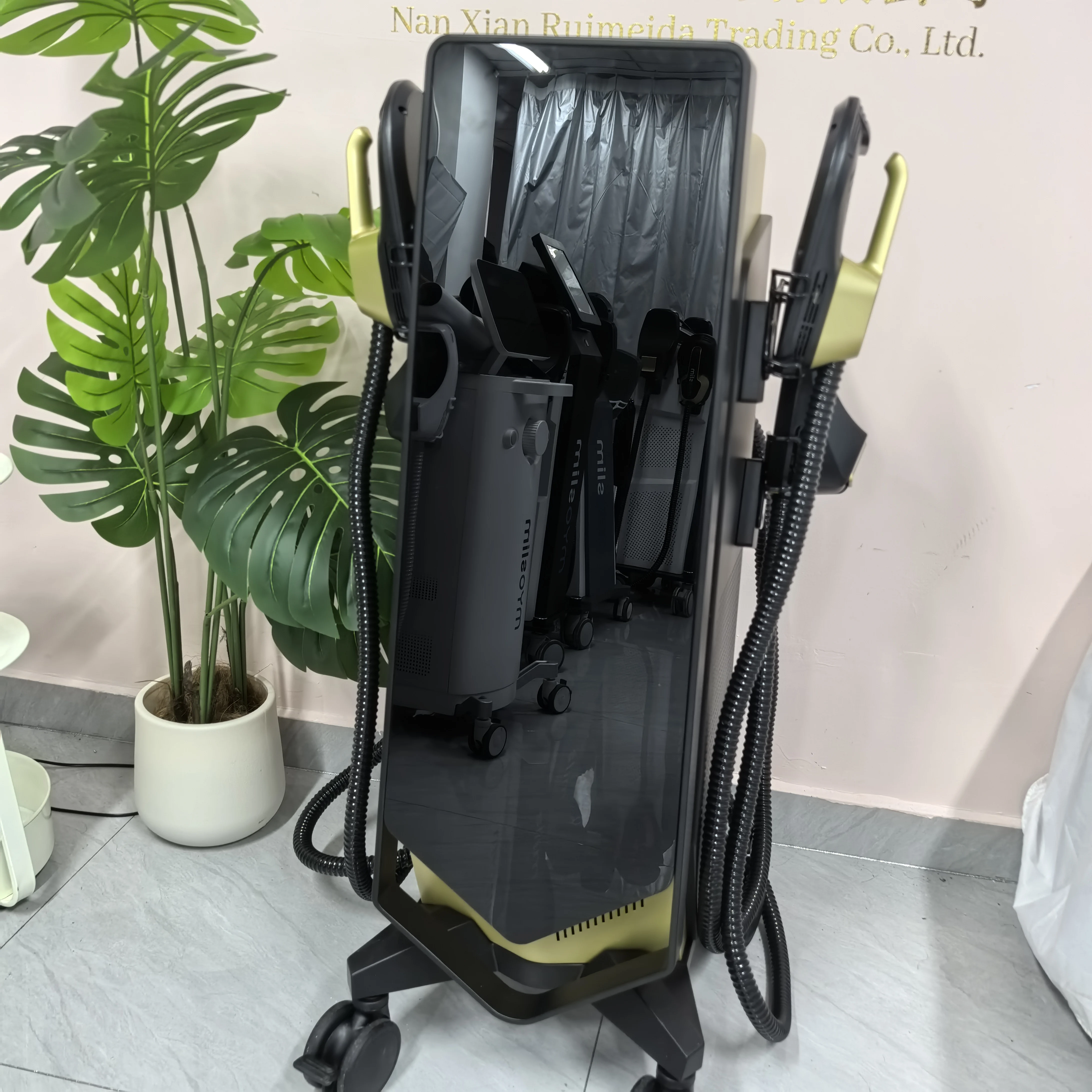 HIEMT EMS MYOslim 6500W 고강도 RF 전자기 진동 마사지기로 피트니스 쉐이핑 및 근육 훈련을 위한 제품입니다.