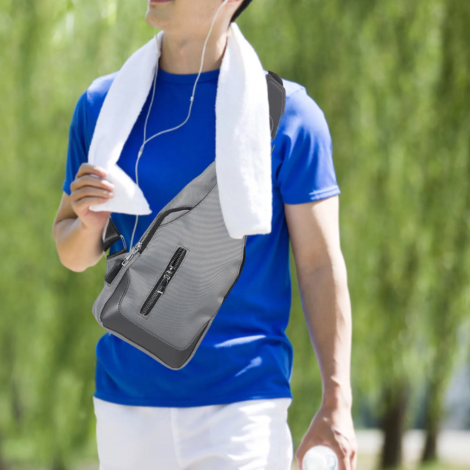 

Large Capacity Multifunctional USB Crossbody Chest Bag Modern Sleek Design Outdoor Sports Sling Bag for Men Men's Backpack