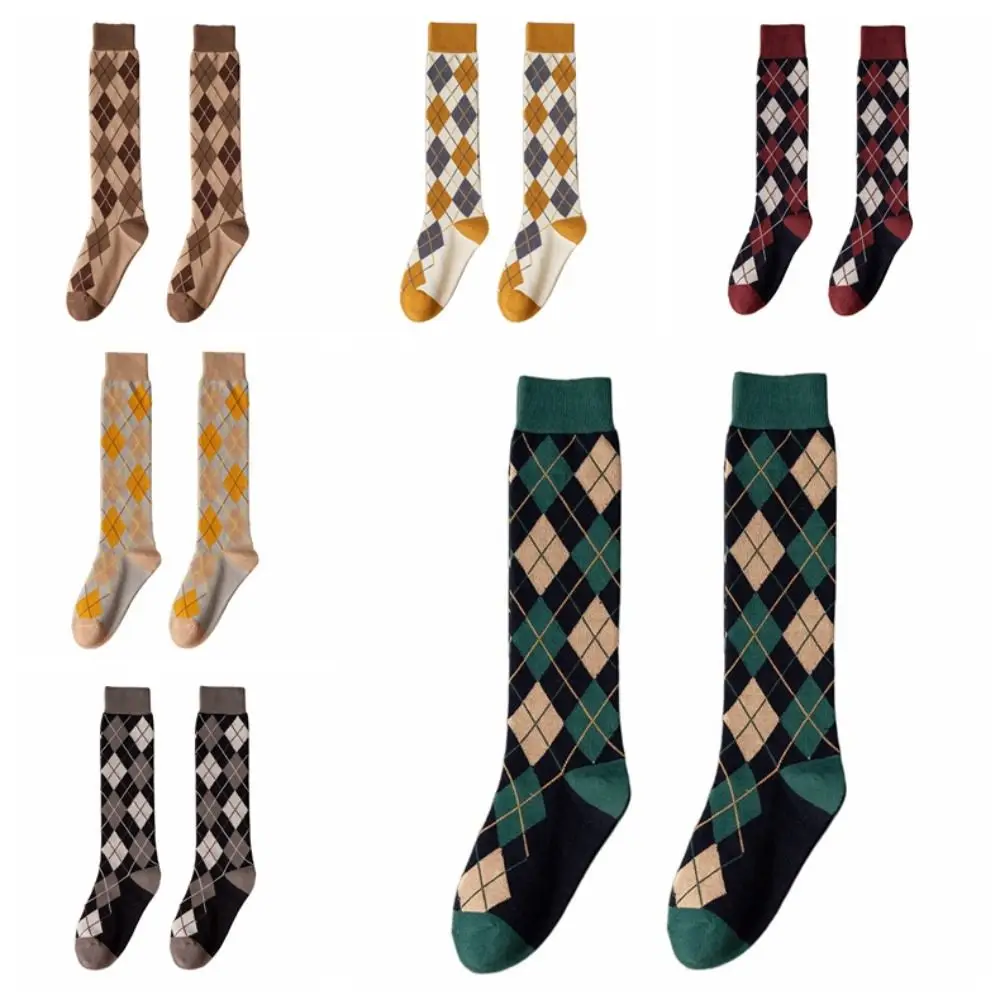 منقوشة شريط تحقق الجوارب الشارع الشهير مطاطا جوارب طويلة إلى الركب الجوارب الأكاديمية الغلاف الجوي النمط البريطاني الجوارب الطويلة فتاة