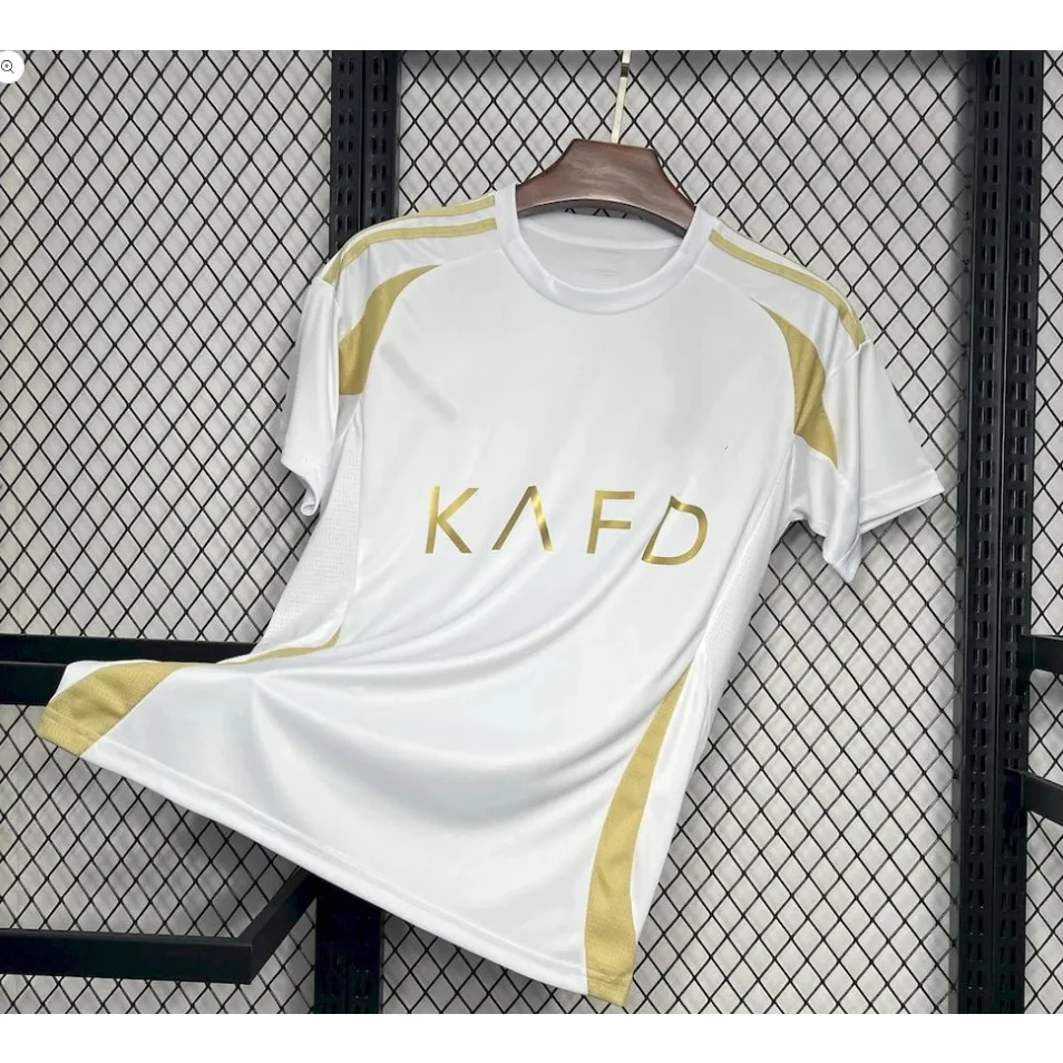 

Футбольная форма «Аль-Насср» 2026 (гостевая), бело-золотая, повседневная, в стиле команды Саудовской лиги, мужская, для серфинга, пляжная одежда, гидрокостюм