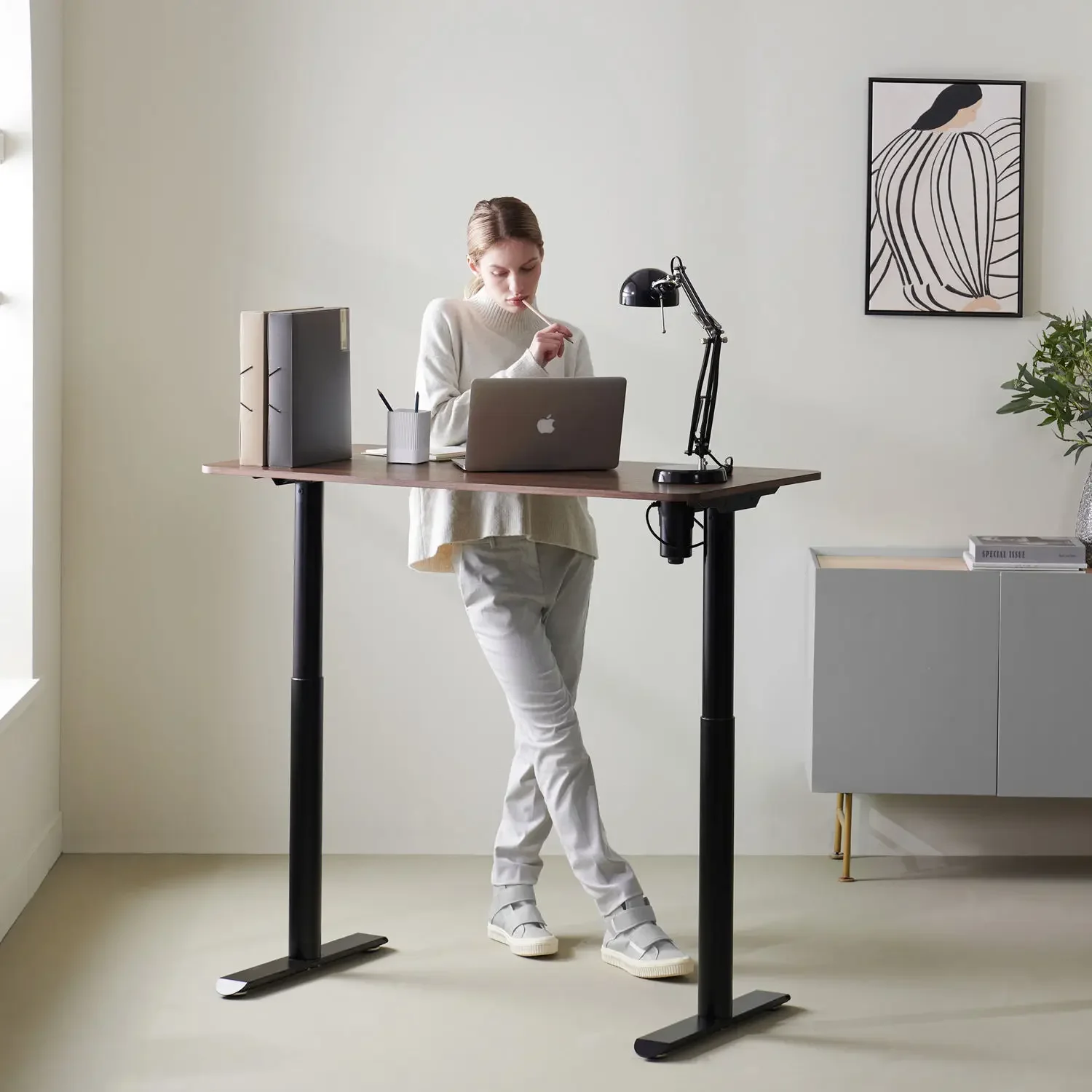 

Single-motor electric office desk with adjustable height, a standing computer desk that can also be used as an office desk and a