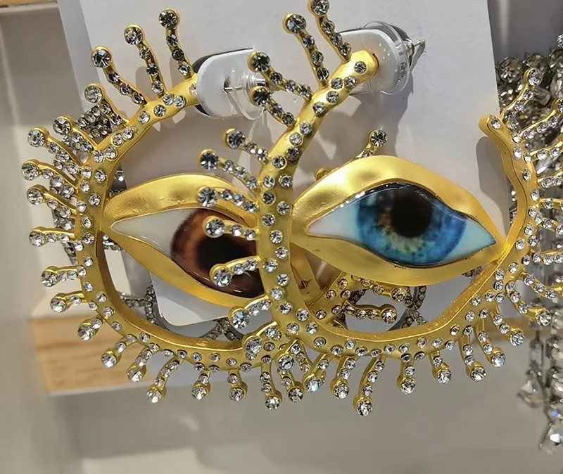 Schiapa's personality Devil‘s Eyes zircon earrings runway show face collection