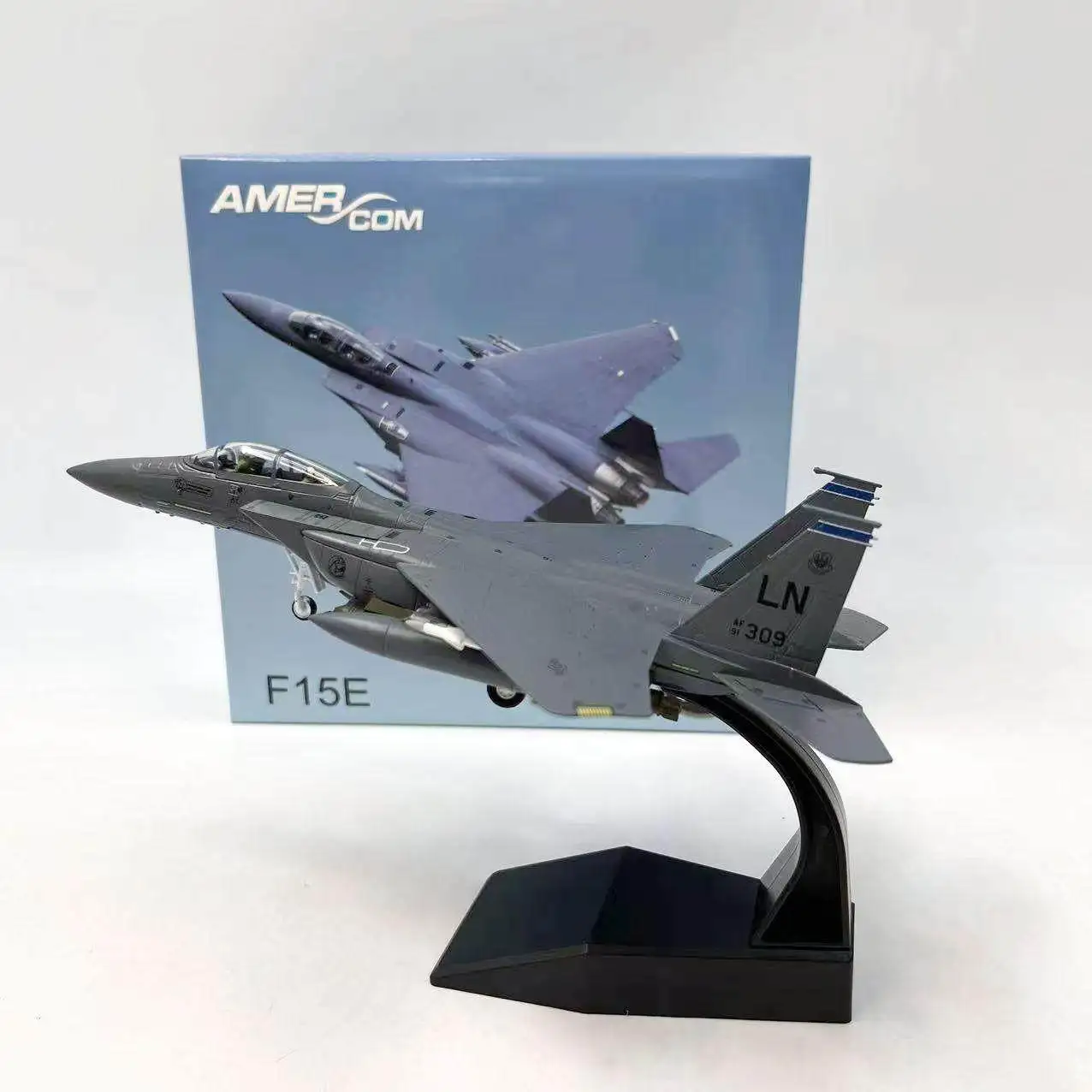 

1/100 США F-15e Имитационная коллекция моделей самолетов из сплава