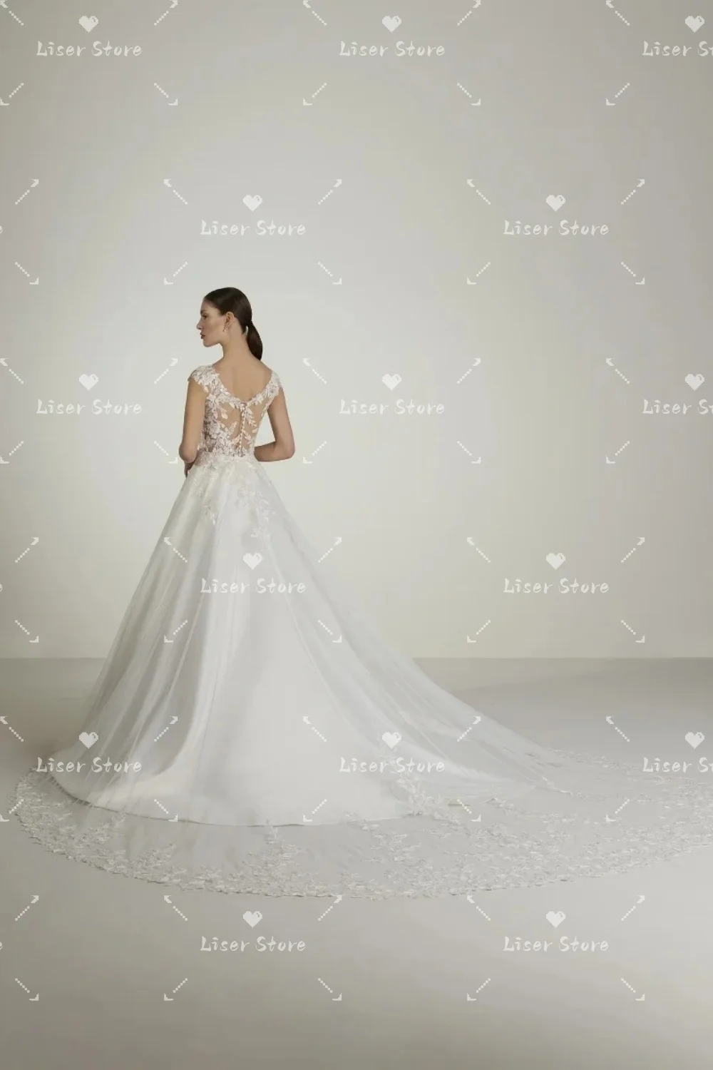 Liser Customized Ivory O-Neck Sleeveless Floral Lace A Line Wedding Dress Glossy Satin Skirt Elegant Church Robe De Mariée 2026