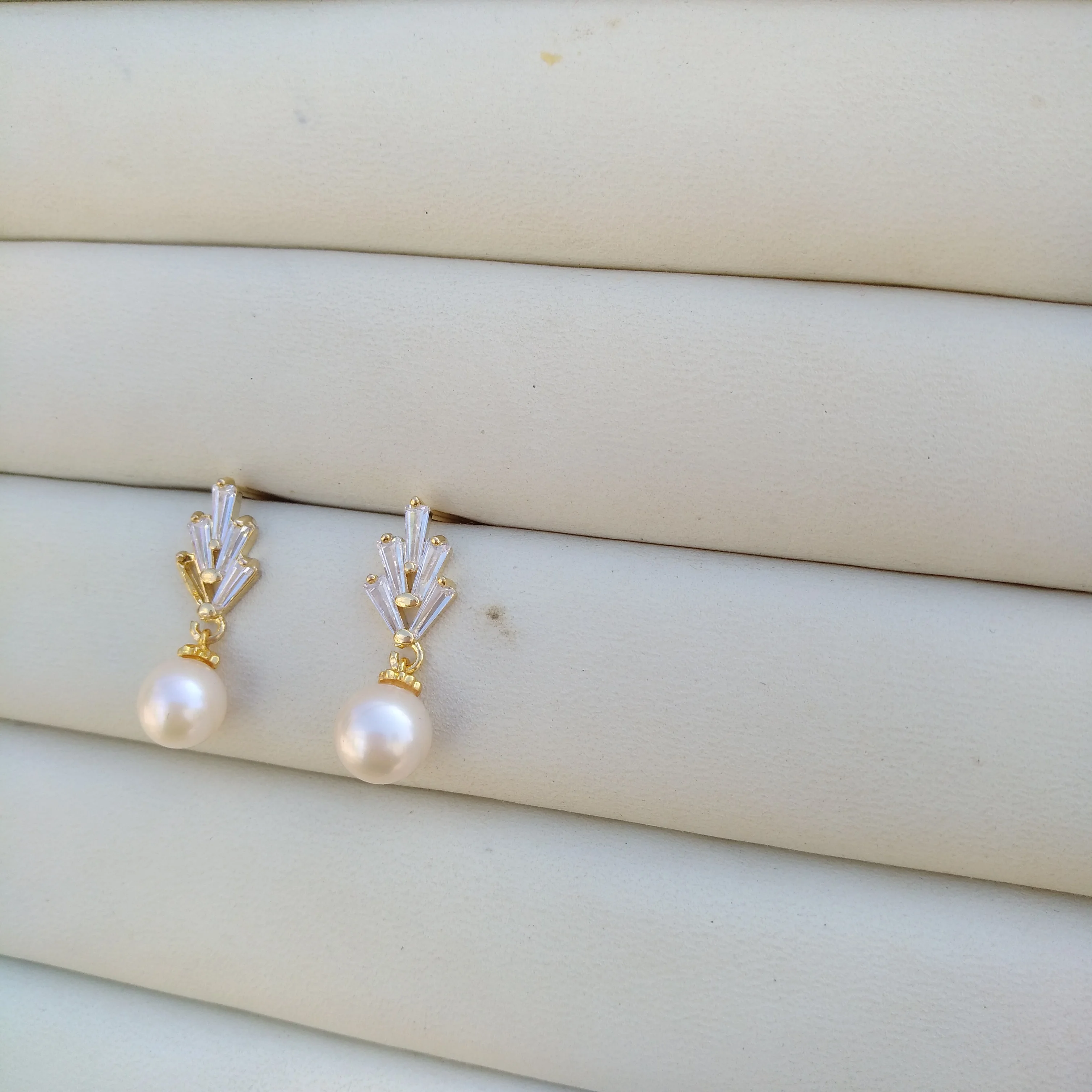 

RARE A PAIR Natural 7-8MM ROUND SOUTH SEA WHITE AAA PEARL EARRING STUD +BOX