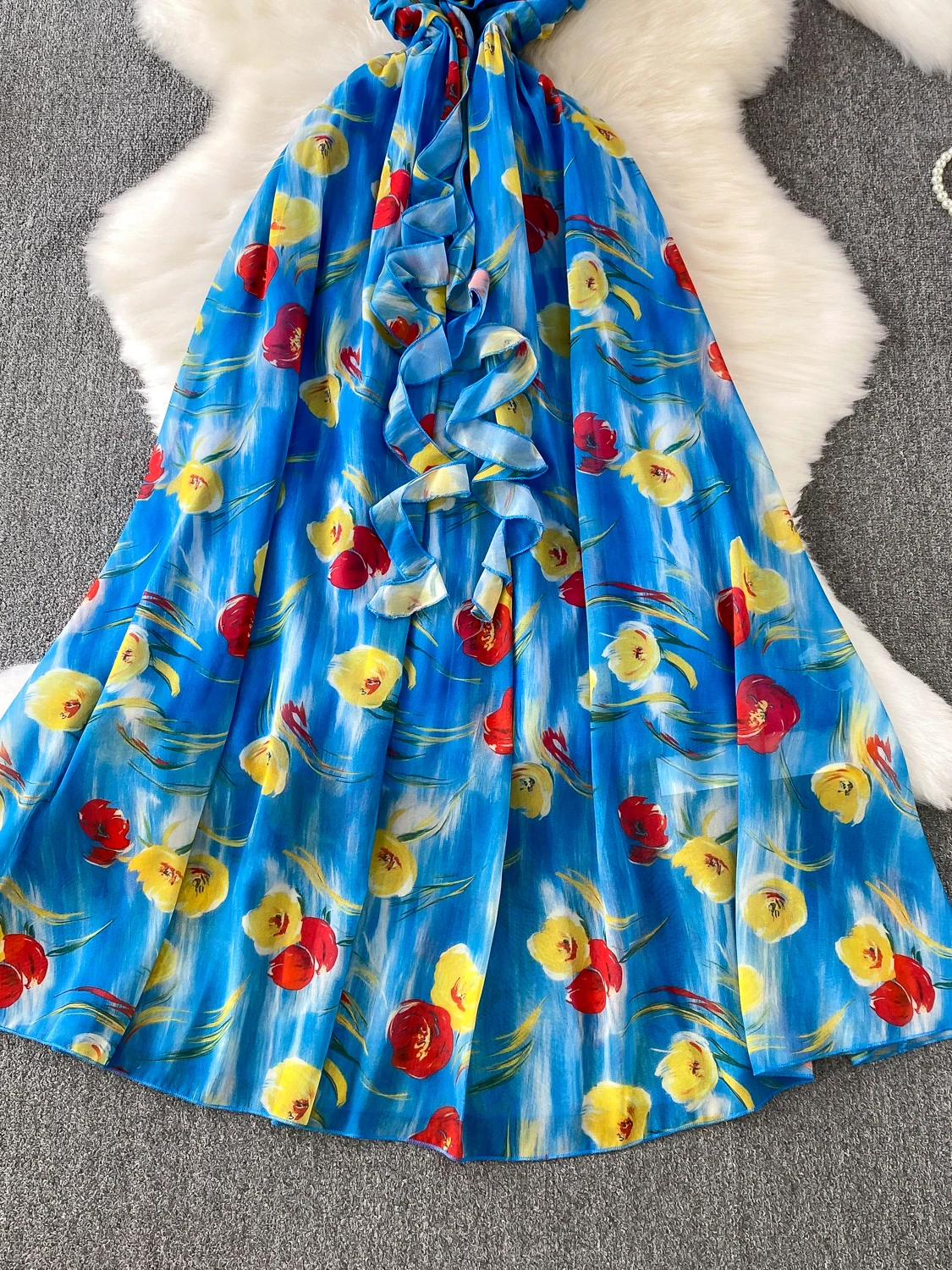 エレガントな V ネック シフォン プリント ドレス フライング スリーブ付き レディース ホリデー フローラル サッシュ ウエストシェイプ マキシ スカート 韓国スタイル