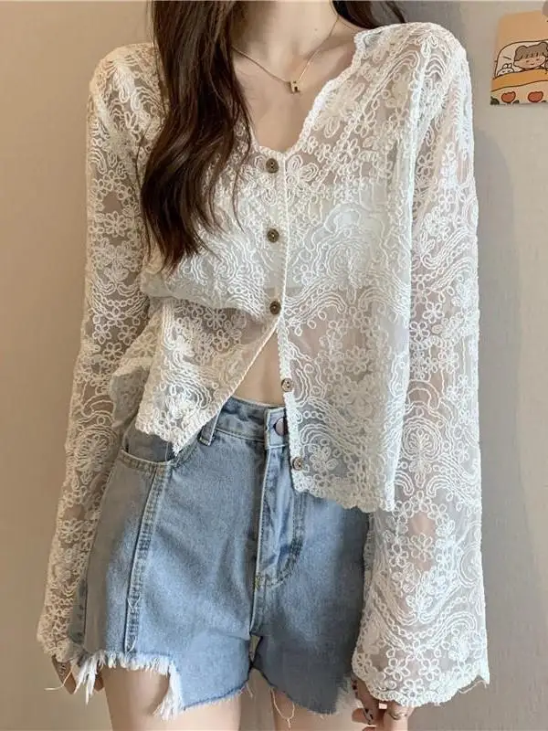 2024 Summer New Western style V-neck Hook Flower Hollow Lace Lace Ladies French Long sleeved Loose Sun Protection Clothes 7KBS