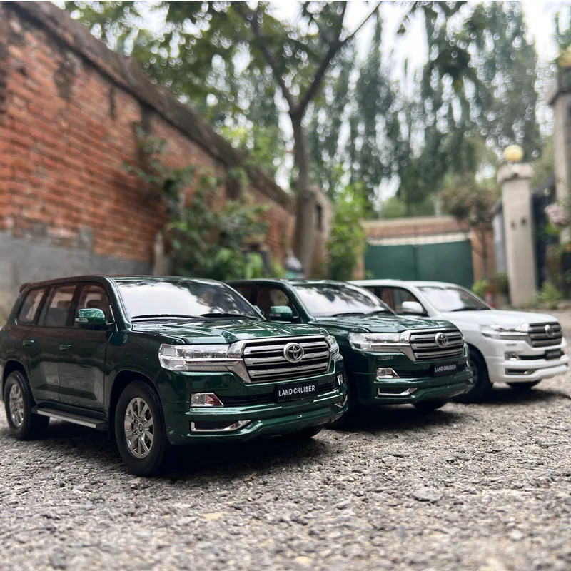Dealer Edition Car Model By Kengfai,1:18 Toyota Land Cruiser 200,LC200,Diecast Model for Collections,Display and Gift for Friend