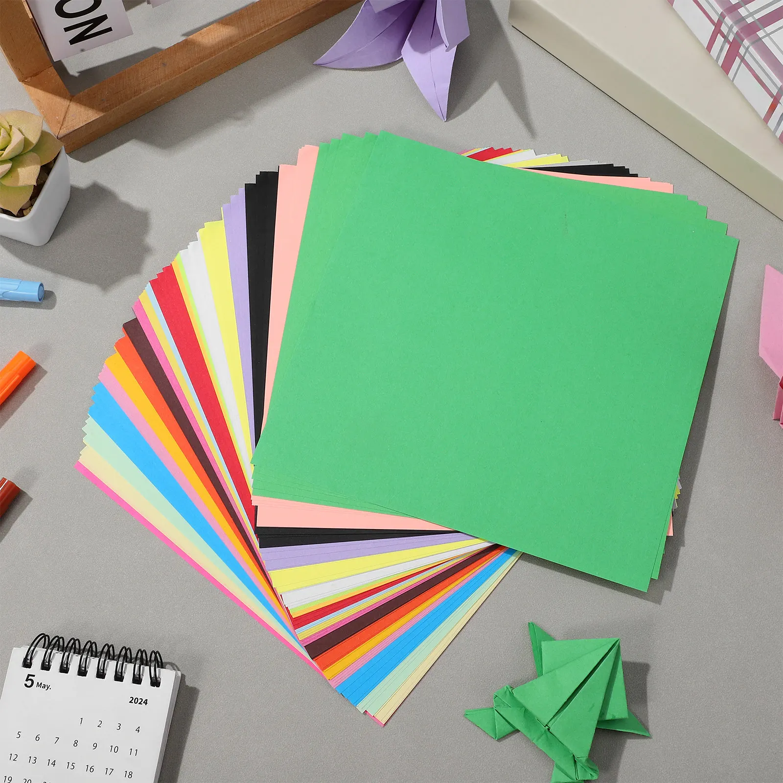 

200Pcs Vibrant Origami Sheets Square Colored Cardstock Paper for Crafts Scrapbooking Papercrafts Fine Motor Skills Development