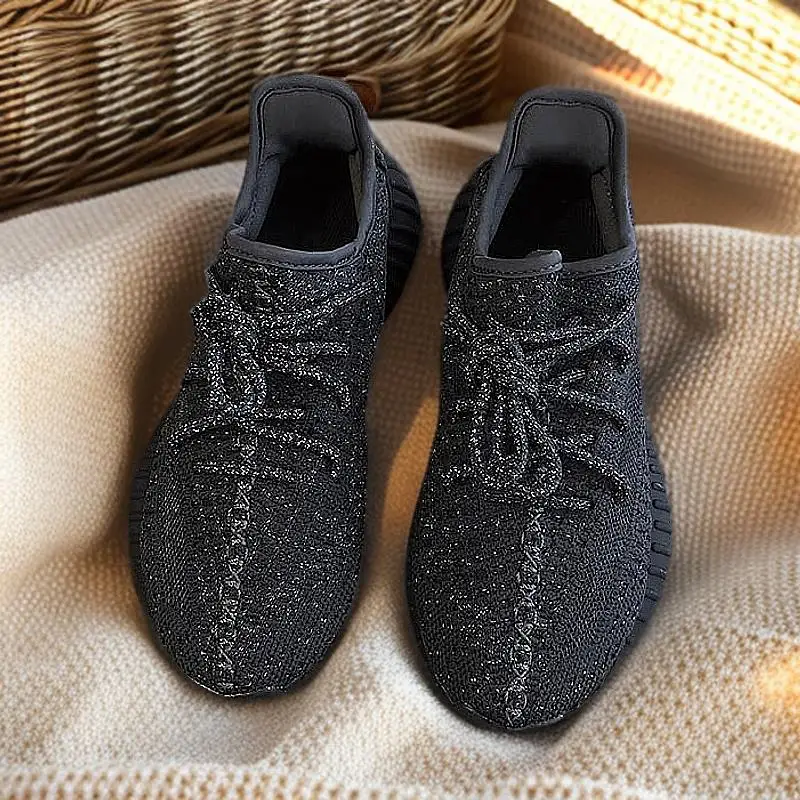 

Couples Fashion: Unisex 'Retro Duo' Sneakers - Blending Casual Comfort with Timeless 7Elegance