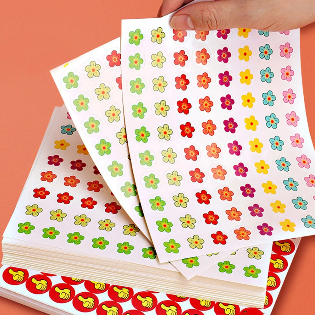 50 arkuszy małych naklejek z kwiatami Kolorowe etykiety nagrody dla dzieci Urocze akcesoria dla nauczycieli Papierowy materiał Wielofunkcyjny