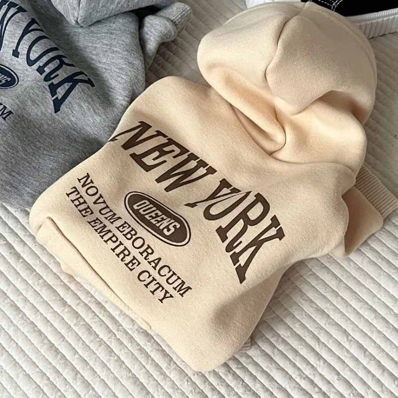Letter Print Dog Hoodies with Pocket Warm Plush Dog Clothes Autumn Soft Puppy Hoodies Luxury Cat Pullovers Yorkshire Pet Apparel
