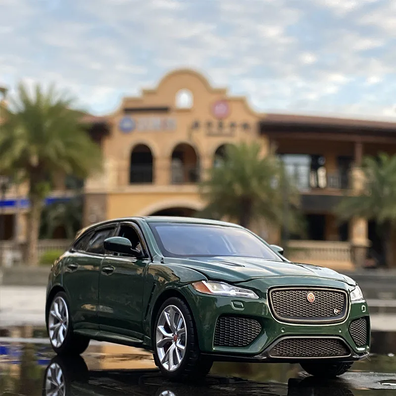 

1:32 Jaguars F-PACE SUV Alloy Car Model Diecast Metal Vehicle Car Model High Simulation Sound and Light Collection Kids Toy Gift