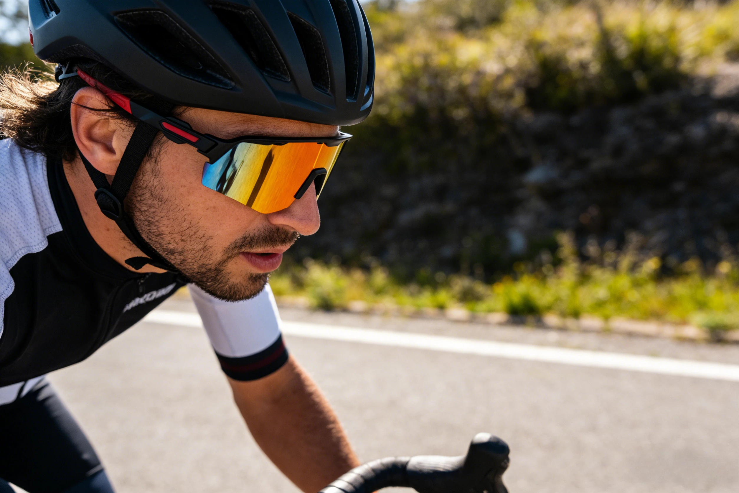 

Unisex Photochromic Polarized Sports Sunglasses - UV Protection Windproof Eyewear for Riding & Driving