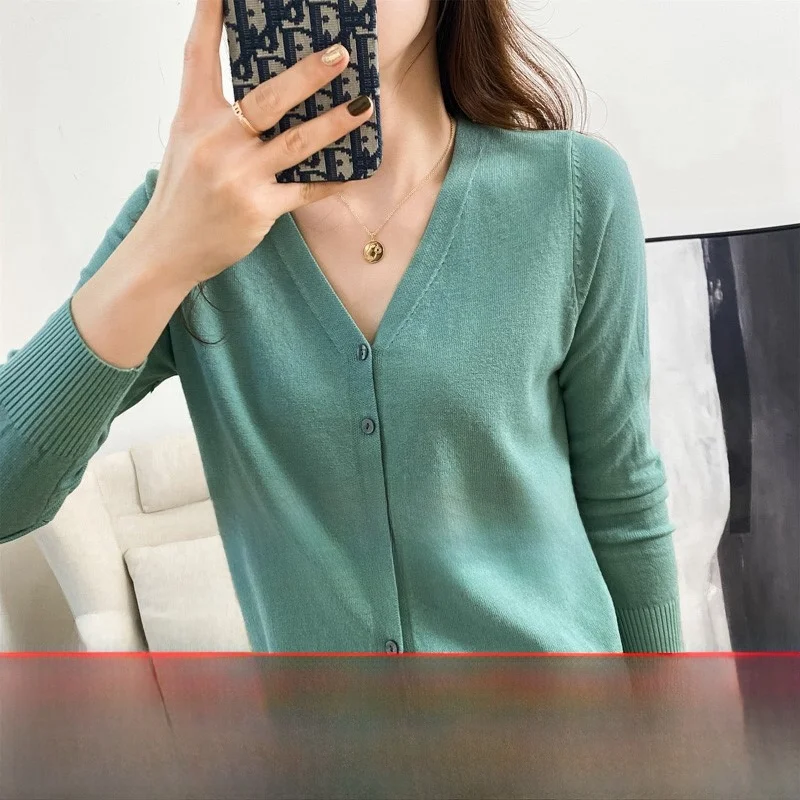 

Осенне-зимний женский шерстяной вязаный кардиган с V-образным вырезом, свободная посадка, верхняя одежда, свитер, высококачественное ощущение, модные поездки на работу...