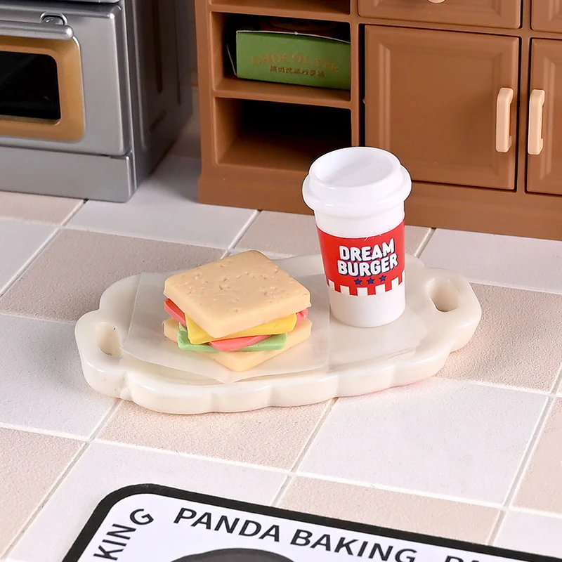 1/6 Schaal Kid's Fun Play Miniatuur Dollhouse Twin Set van melktheetaart en bord