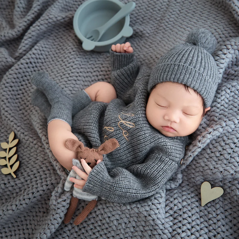 Newborn Photography Props Ins Grey Theme Knitted Romper+pom-pom Hat+socks Photo Outfit Set Decor Prop for Infant Studio Shooting