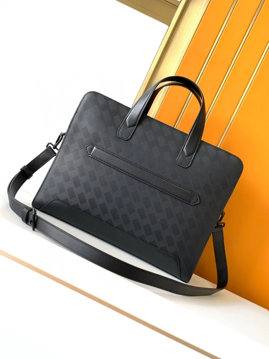 

MB 129962 luxury men's briefcase fashion briefcase head layer cowhide laptop bag can be diagonal span