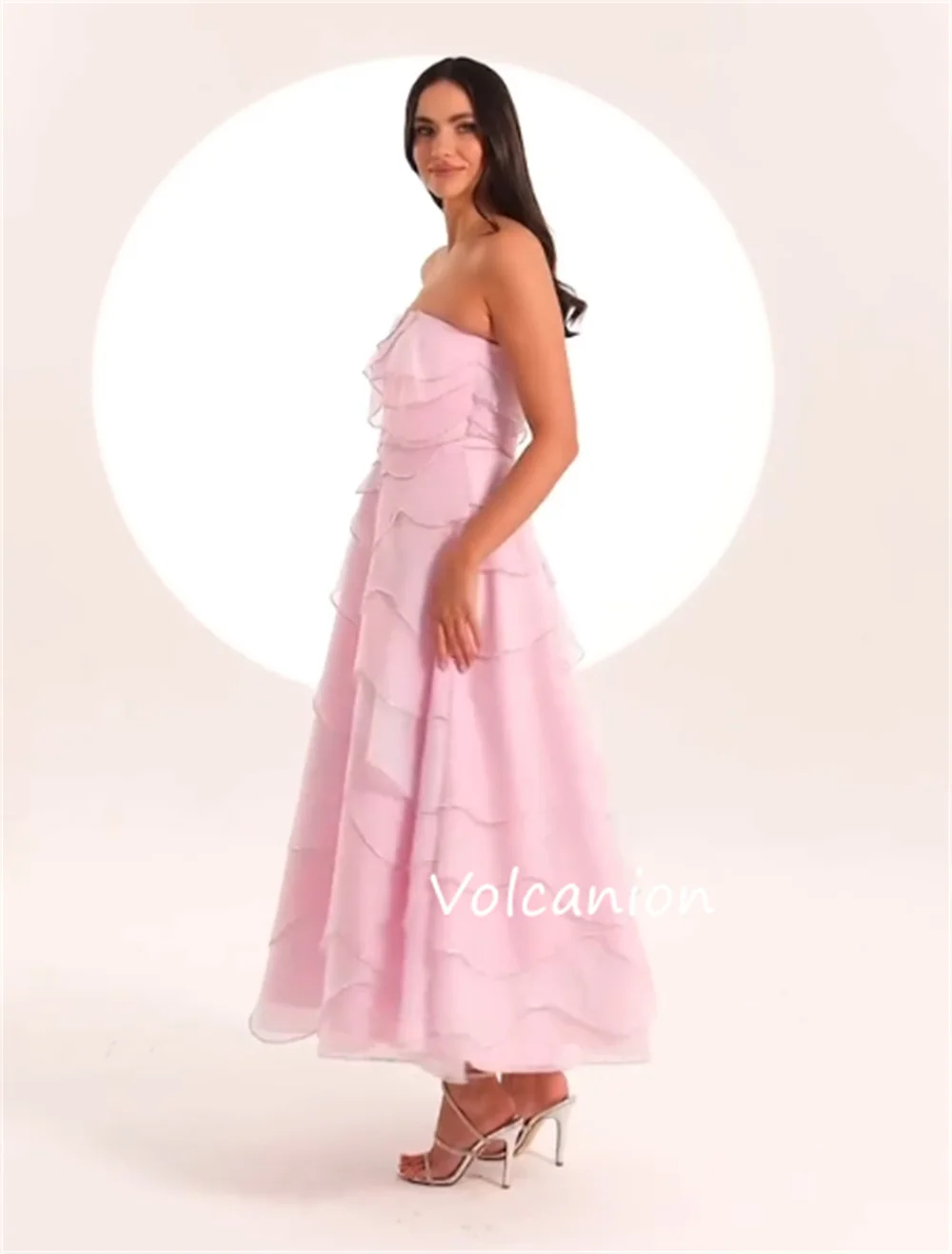 Abiti midi senza spalline increspati a strati in chiffon personalizzati Abiti medi per occasioni su misura per feste casual Taglie semplici disponibili