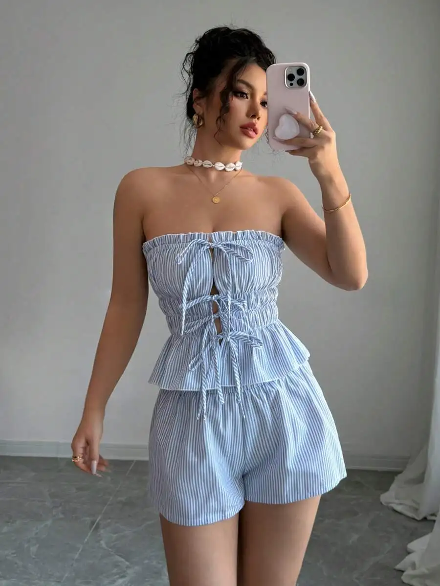 

Комплект из 2 предметов: синий полосатый топ без бретелек с завязками спереди и шорты