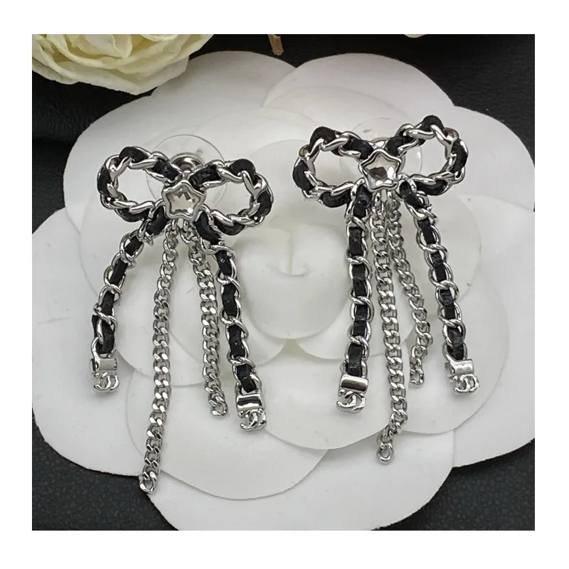 

Small Double Stud Earrings Fashion Bow Long Earrings Needle High Benchmark Luxury Temperament