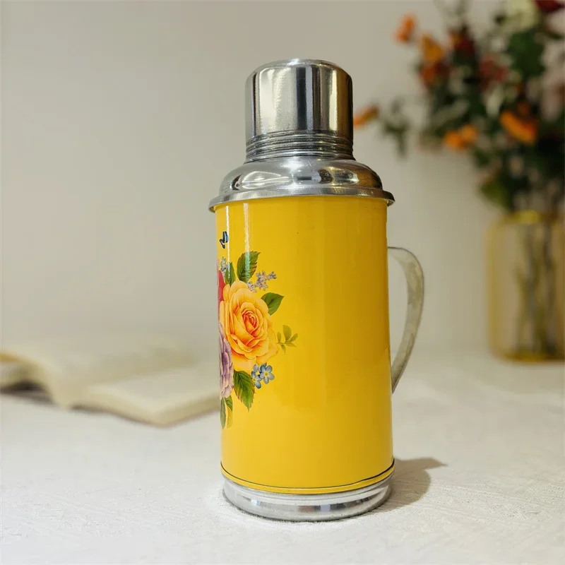 Old-fashioned small thermos 2 pounds 0.8 liters retro nostalgic ornaments mini kettle iron shell home insulation kettle