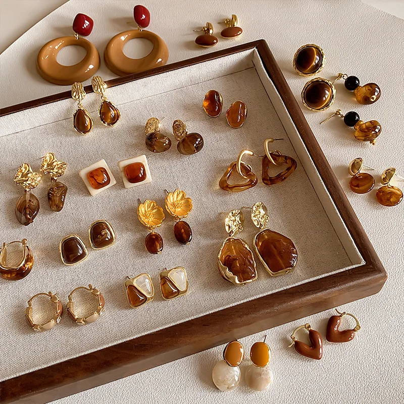

New French-Inspired Light Luxury Vintage Earrings for Women Amber Brown Resin Tiger Eye Studs Personality Fashion Accessories