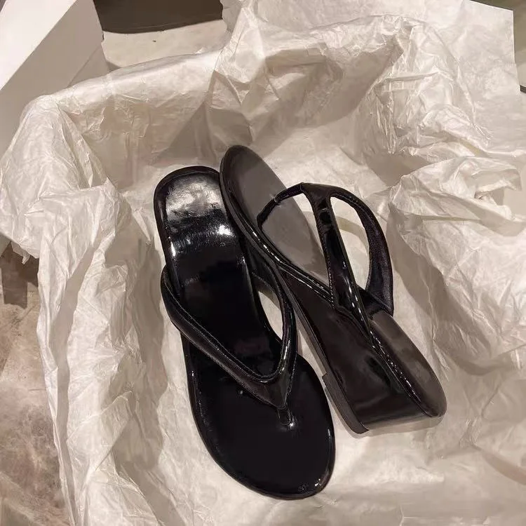 New Spring/Summer/Women PU Slippers Beach Sandals Outdoor Sexy Slope and Ladies Round Head Thick Bottom Flip Flops 35-42