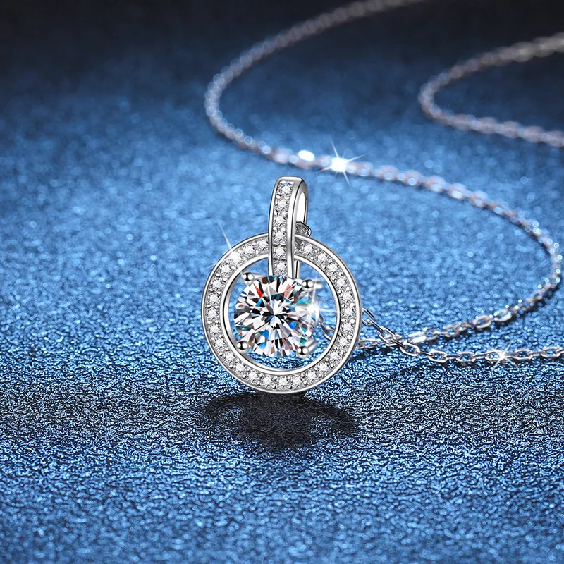 สร้อยคอจี้เพชรโมอิสซาไนต์แท้ทรงกลม 1 กะรัต สี D สำหรับผู้หญิง เพชรเลี้ยงในห้องปฏิบัติการ เงินแท้ S925 เครื่องประดับชั้นดี สร้อยคอแบบโชคเกอร์ ของขวัญ รุ่น NE019