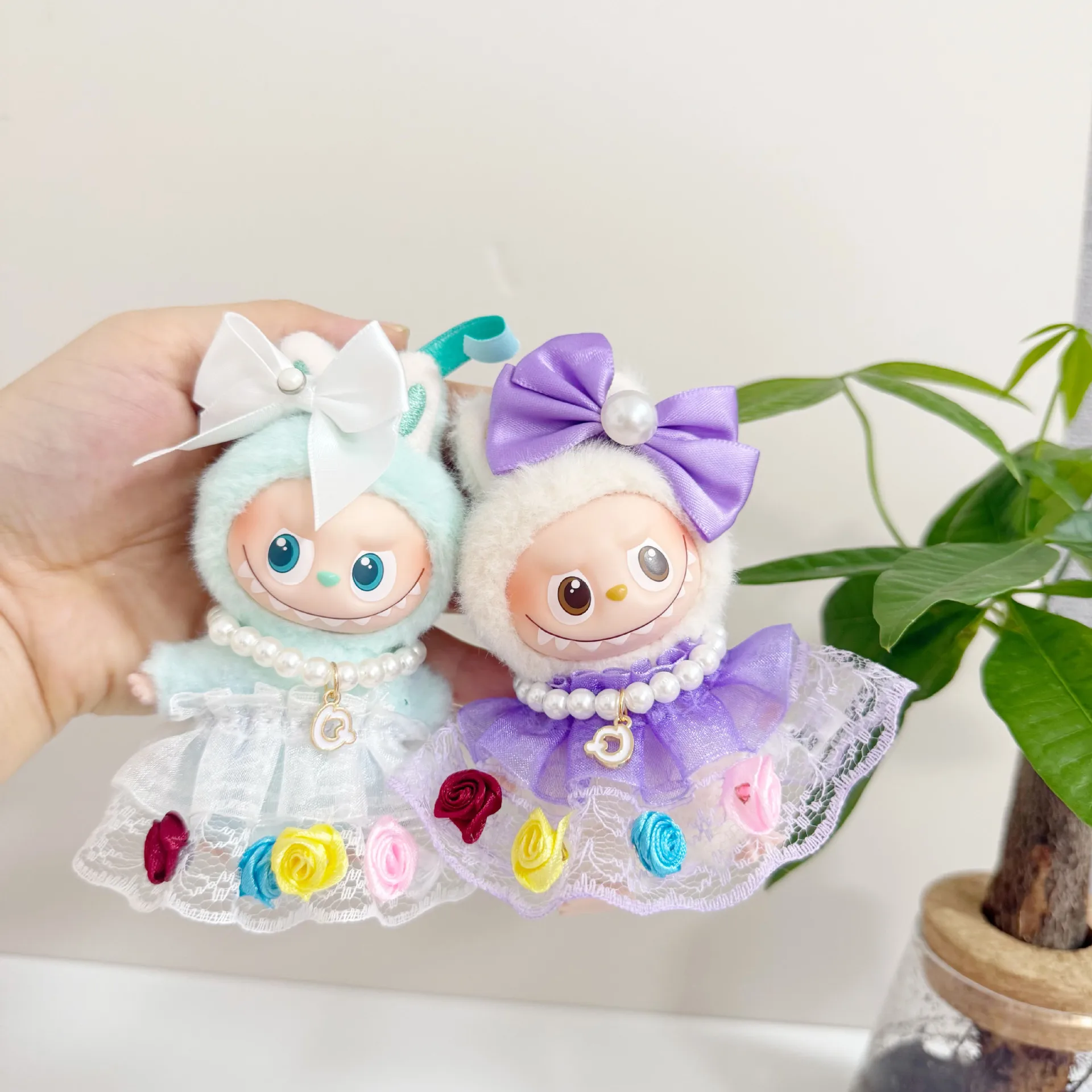 

Clothes For LABUBU 4th Gen Mini Heart Code Series Wedding Replacement Bridal Gown With White /Red Rose Tulle Skirt/Letter Pearl