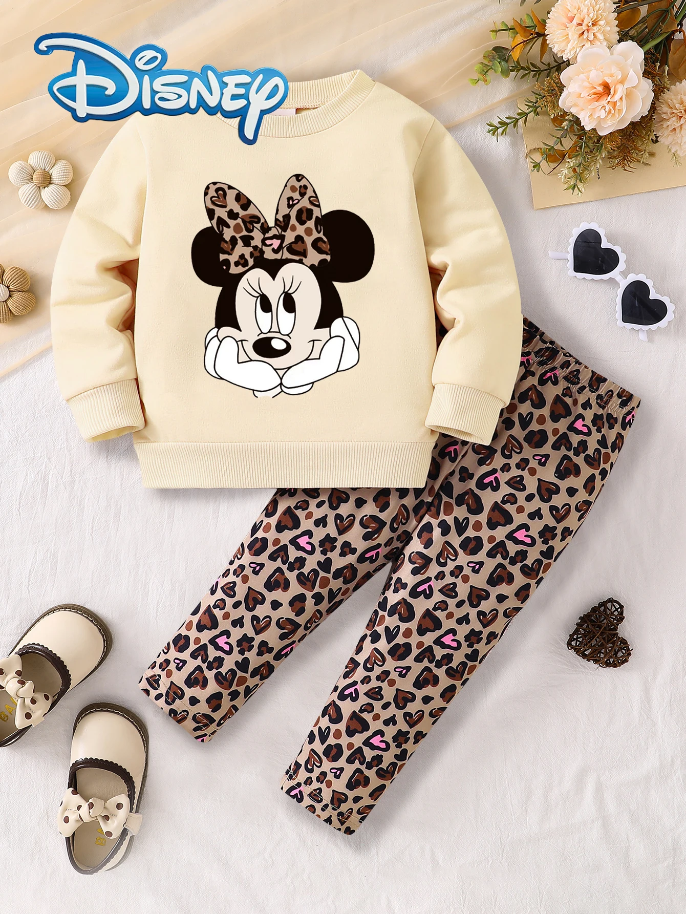 

Disney Minnie Mouse 2 шт. Весенне-осенний повседневный комплект брюк Милая толстовка с длинным рукавом с принтом Минни Маус + эластичная талия с леопардовым принтом в форме сердца Прямая нога Слегка эластичные брюки для девочек Спорт на открытом воздухе П