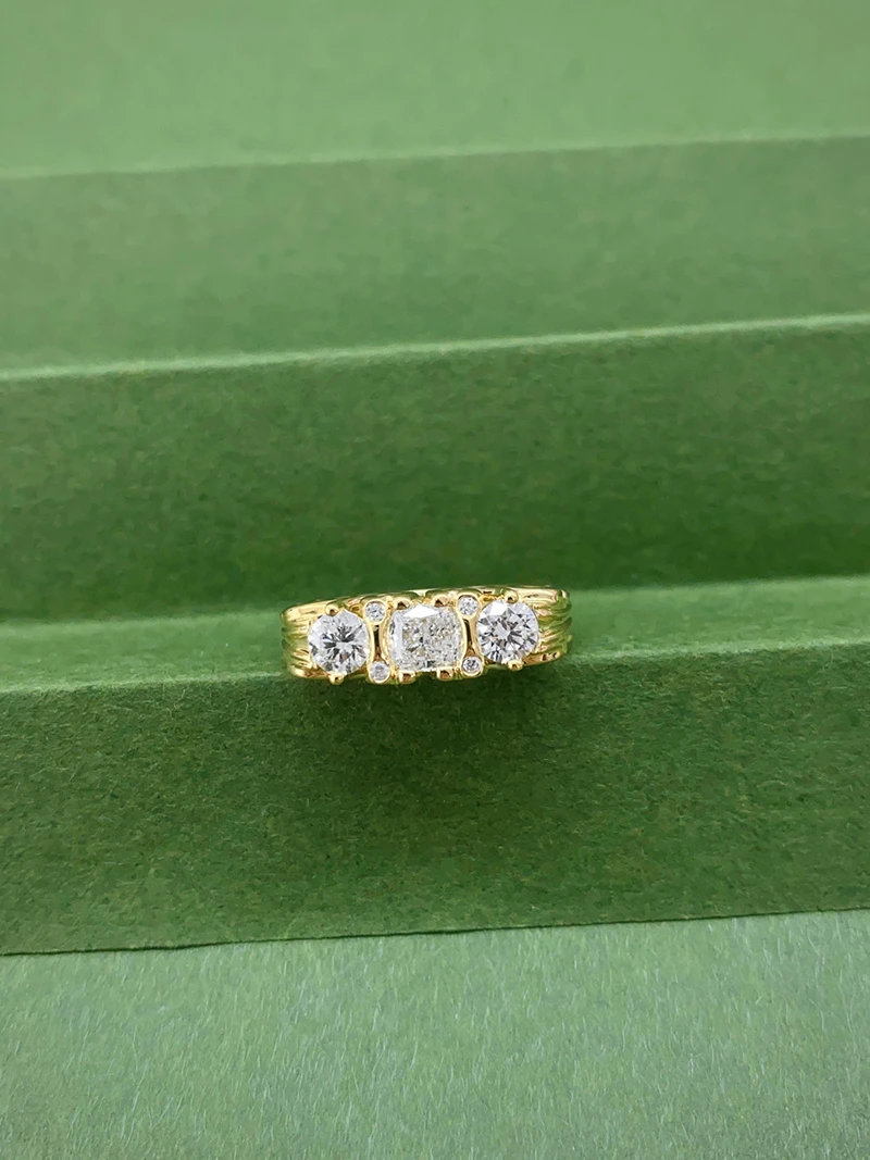 LUOWEND 100% 18K Yellow Gold Rings Luxury Simple Style Real Natural Diamond Engagement Ring for Women High Party Jewelry