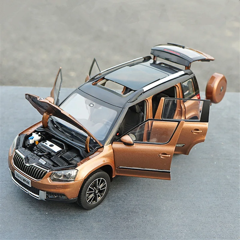 

1:18 SKODA Yeti SUV Alloy Car Model Diecast Metal City Off-road Vehicles Car Model High Simulation Collection Childrens Toy Gift