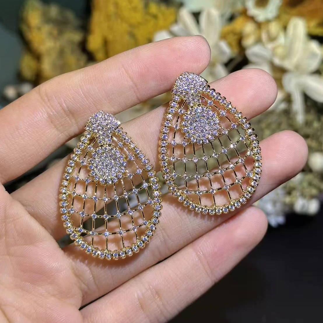 

1 пара сетчатых сетчатых серег с золотыми кристаллами для Glam Gala, модные женские ювелирные изделия, подарок на день рождения