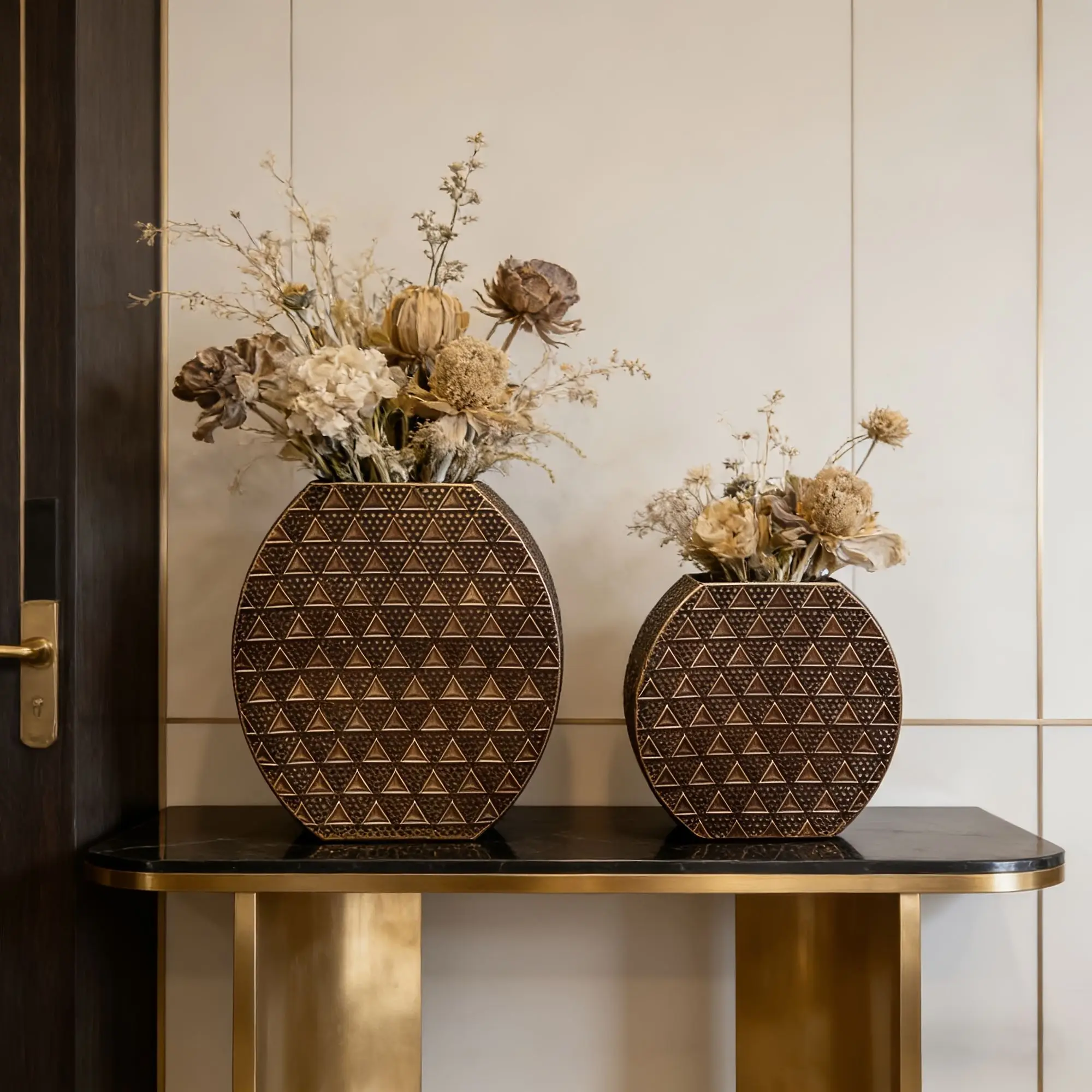 Geometric Triangular Wrought Iron Vase 2Pcs Set Home Living Room Decoration Modern Tabletop Ornament For Space Styling